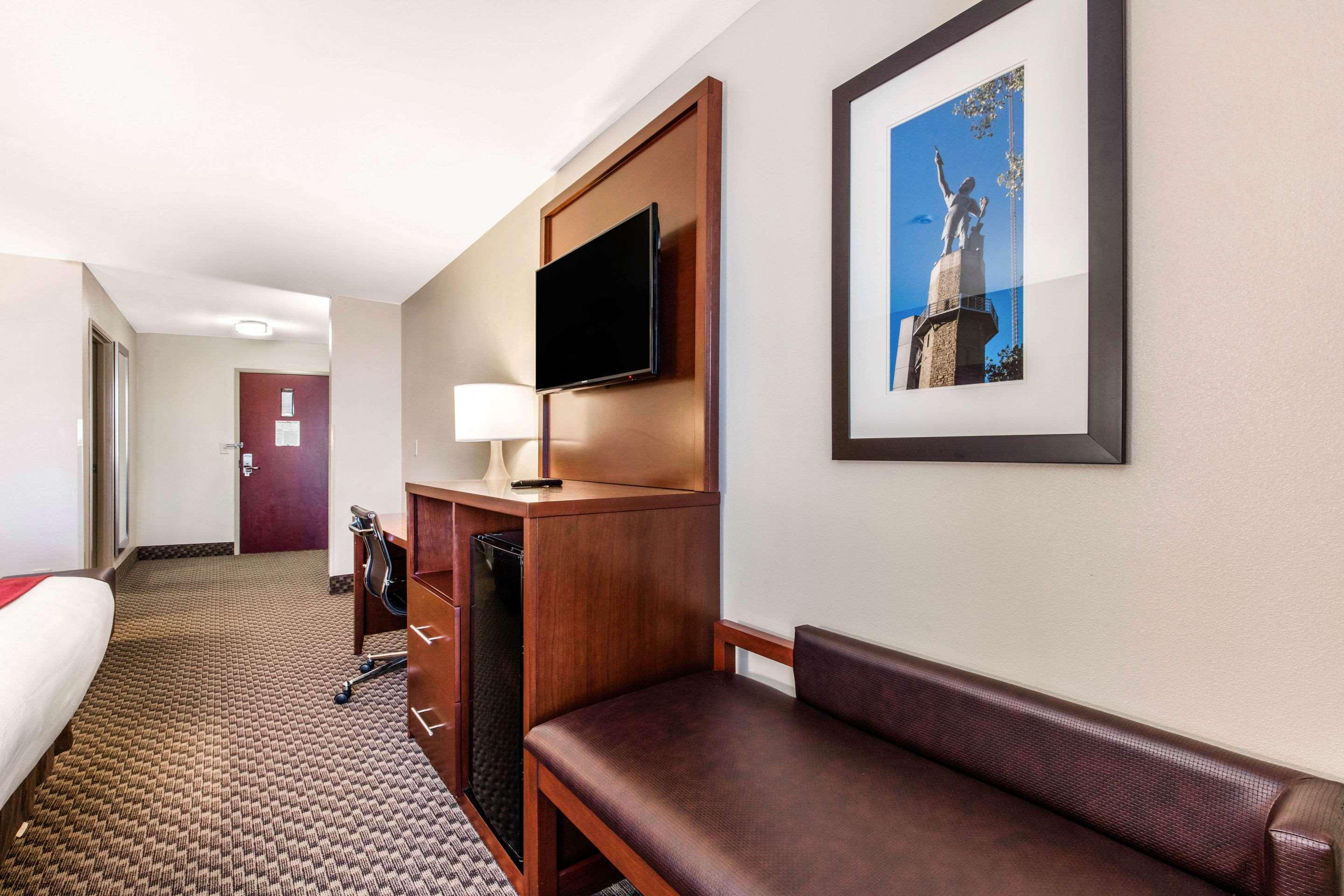 Comfort Suites Tuscaloosa Near University Exterior photo
